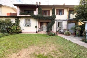 VILLA A SCHIERA A GUSSAGO