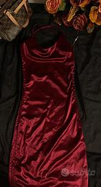 Vestito aderente com arricciatura laterale