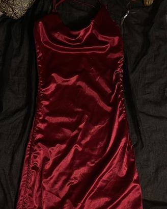 Vestito aderente com arricciatura laterale