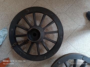 coppia di ruote carro antiche
