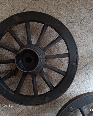 coppia di ruote carro antiche