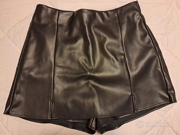 Minigonna-pantaloncino in finta pelle