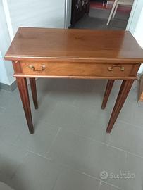 Tavolo consolle in legno massello con cassetto