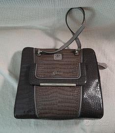 Borsa Guess colore tortora chiaro e scuro