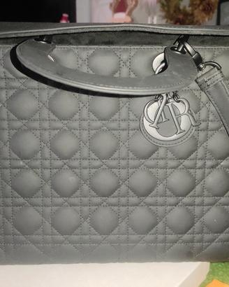 Lady Dior nera opaca