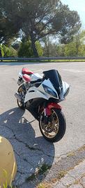 Yamaha yzf r6 2009 permuto con MT 09