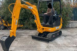 E275 - Escavatore JCB 8018
