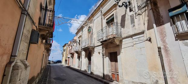 MONTEROSSO ALMO Centro antico frantoio e magazzino