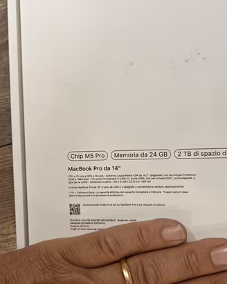 Macbook pro 14 m5 pro 24/2tb sigillato