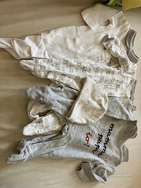 Tutine unisex con una cuffietta 0-1 mese