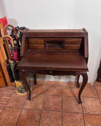 Trumot in noce con vetrina