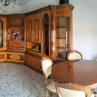 Soggiorno completo di tavolo e6 sedie