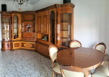 Soggiorno completo di tavolo e6 sedie