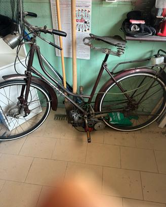Bici d’epoca con motore
