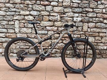 Canyon Lux trail 2022 in carbonio – Taglia L 