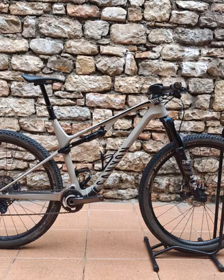 Canyon Lux trail 2022 in carbonio – Taglia L 