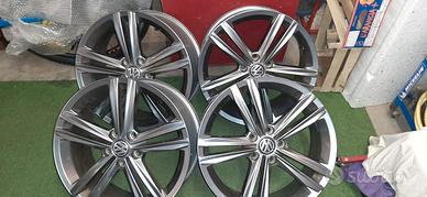 Wolkswagen golf R- LINE