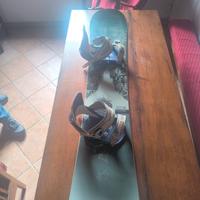 tavola snowboard Burton freestyle con attacchi
