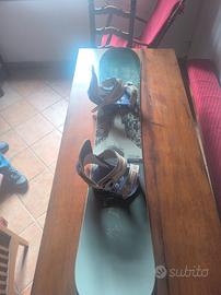 tavola snowboard Burton freestyle con attacchi