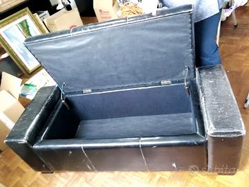 Cassapanca finta pelle nera