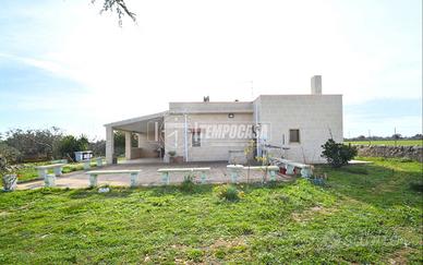 Villetta in campagna a piano terra con giardino