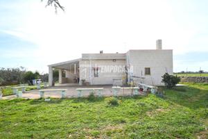 Villetta in campagna a piano terra con giardino