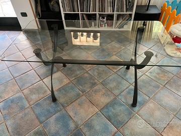 Tavolo in ferro battuto e cristallo