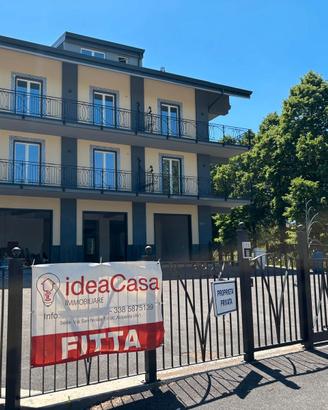Locali commerciali con parcheggio divisibili
