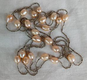 Collana lunga di perle di fiume barocche rosate 