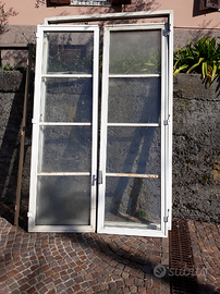 Finestra grande in alluminio con telaio