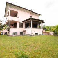 VILLA A SCHIERA D'ANGOLO A BASIGLIO