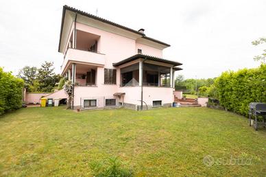 VILLA A SCHIERA D'ANGOLO A BASIGLIO