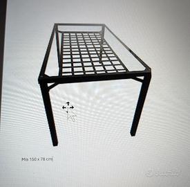 tavolo metallico Ikea con sottopiano in grigliato