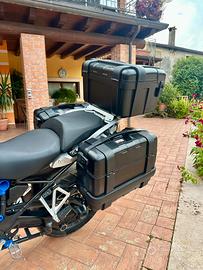 Tris valigie rigide Givi Trekker Black Monokey