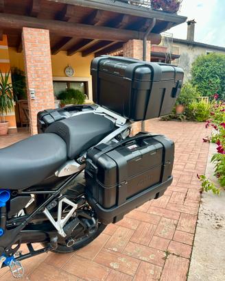 Tris valigie rigide Givi Trekker Black Monokey