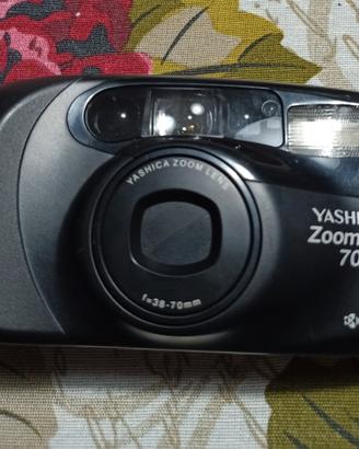 macchina fotografica vintage YASHICA 