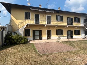 Villa bifamigliare semindipendente