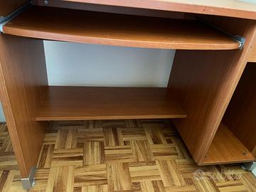 Scrivania comoda con cassetto - ritiro di persona