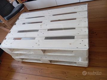 Tavolino in pallet e plexiglas con ruote 