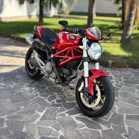 Ducati Monster 696 evo