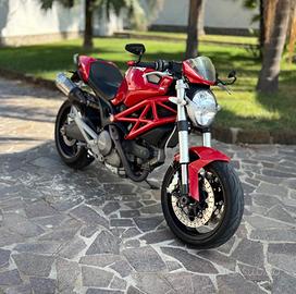 Ducati Monster 696 evo