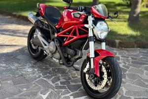 Ducati Monster 696 evo