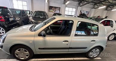 Clio unico proprietario solo 6900km reali unica