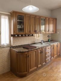 Cucina Gatto in legno massello con top in granito