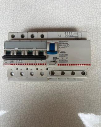 Interruttore magnetotermico