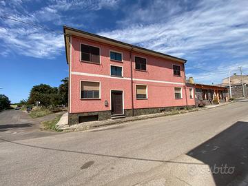 Casa indipendente con cortile e terrazza