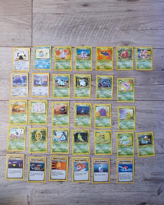 lotto 32 carte pokemon 