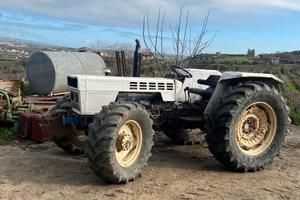 Trattore con attrezzatura