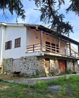 VILLA SINGOLA A RIGNANO FLAMINIO