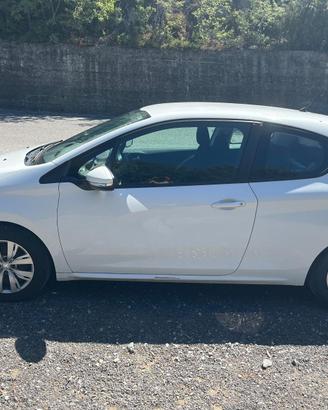 Peugeot 208 active